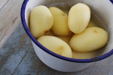 yıkanmış ve soyulmuş patates