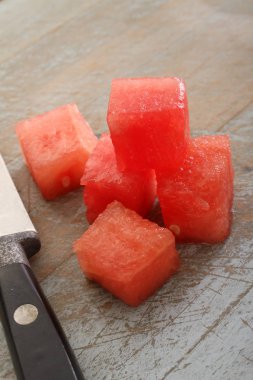 taze kavun meyve hazırlanıyor