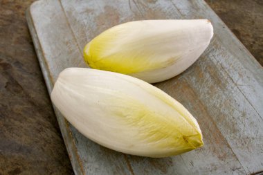 Bebek hindiba salata yaprakları