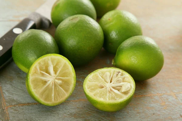 Fruit Hybride Limequat Sur Table Image En Vente