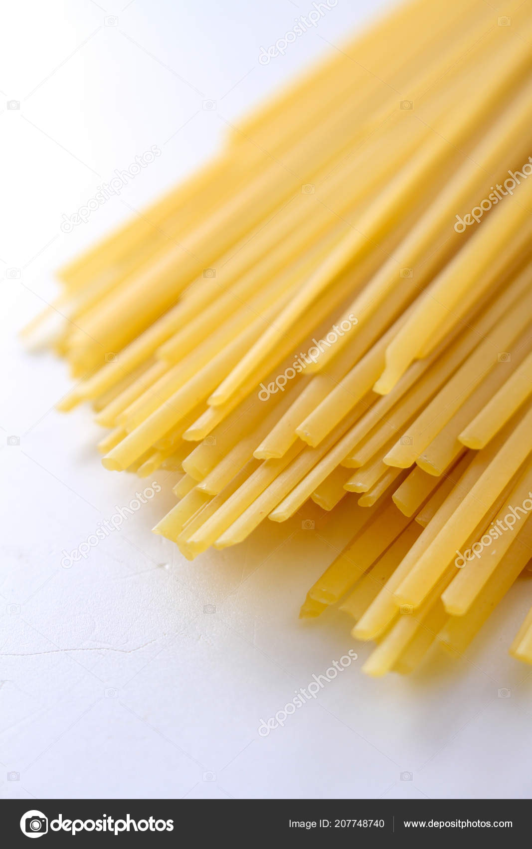 Dried Italian Pasta Linguine Stock Photo by ©neillangan 207748740