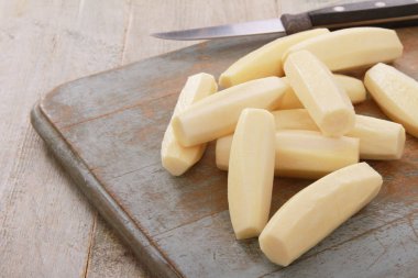 Doğrama Kurulu üzerinde yabani havuç döndü