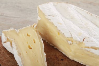 süt peynir porsiyon hazırlanıyor