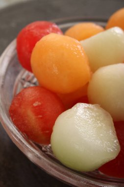 taze kavun meyve hazırlanıyor