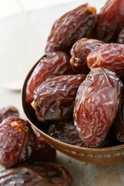 hazırlanan tarihler masada kurutuldu