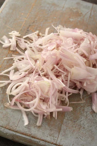 sliced prepared white onions