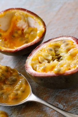 taze tutku meyve hazırlanıyor