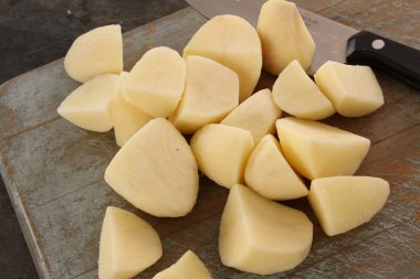yıkanmış soyulmuş ve kesilmiş patates