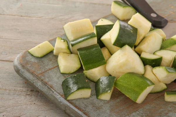 Grov Hackad Zucchini Bordet — Stockfoto