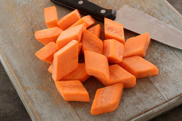 Preparing Fresh Orange Carrots — Stock Photo, Image