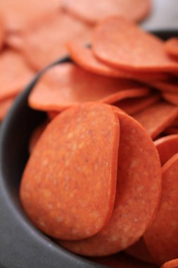 pepperoni dilim tabak