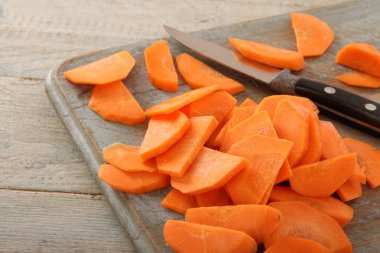 sağlıklı taze havuç hazırlanıyor