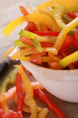 taze çiğ biber hazırlanıyor