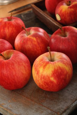 taze sağlıklı elma hazırlanıyor