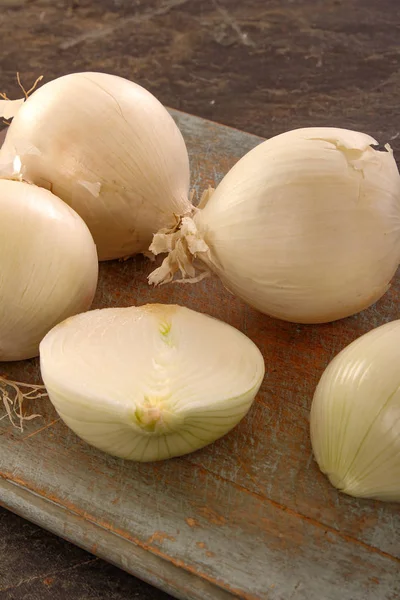 Preparing Raw Onions Table — Stock Photo, Image