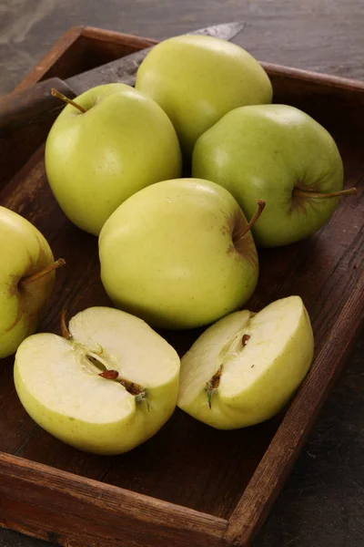新鮮な健康的なりんごを準備 — ストック写真