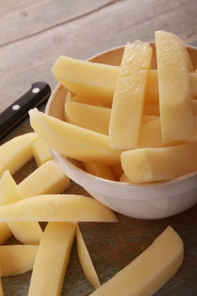 Сырой Картофель Столе — стоковое фото