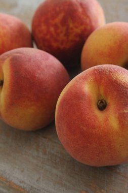 taze olgun şeftali hazırlanıyor