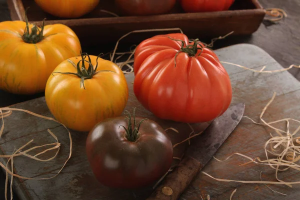 Mixed Ripe Heritage Tomatoes — Stock Photo, Image