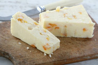 süt peynir porsiyon hazırlanıyor