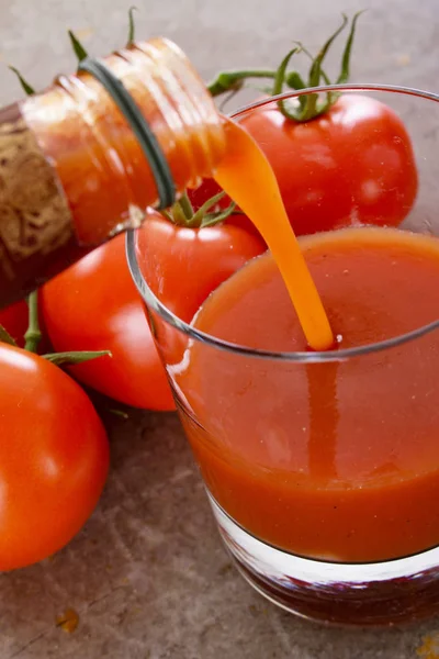 Herstellung Von Frischem Tomatensaft — Stockfoto