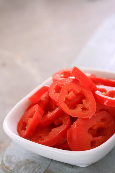 Приготовленные Нарезанные Красные Чили — стоковое фото