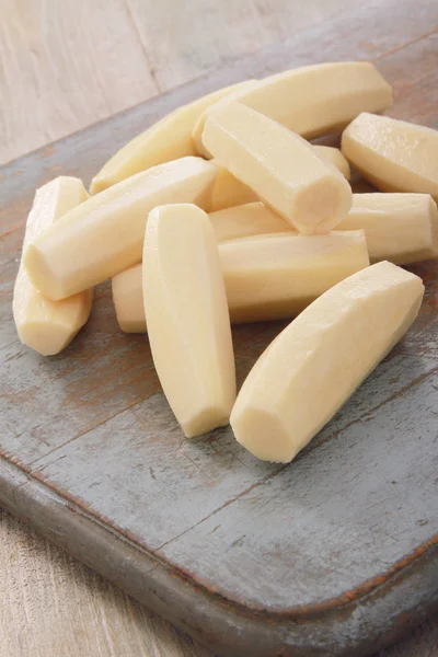 taze açık parsnips hazırlanıyor