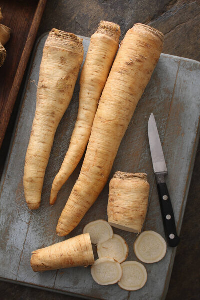 preparing racine root parsley