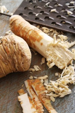 taze horseradish kök ızgara