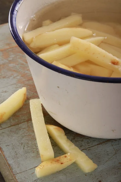 Batatas Fritas Não Cozidas Mesa — Fotografia de Stock