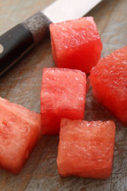 taze kavun meyve hazırlanıyor