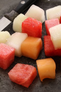 taze sağlıklı kavun hazırlanıyor