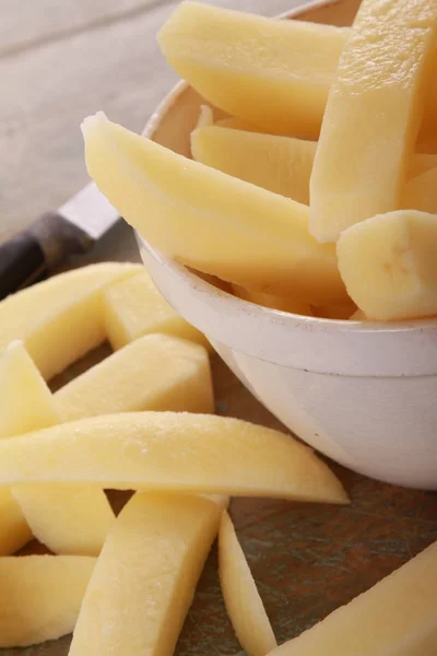 Сырой Картофель Столе — стоковое фото
