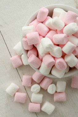 Bataklık ebegümecinin şeker masada