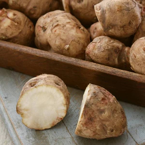 Preparing Fresh Raw Artichokes — Stock Photo, Image