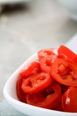 dilimlenmiş kırmızı biberler hazır