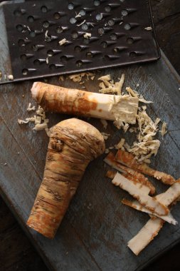 taze horseradish kök ızgara