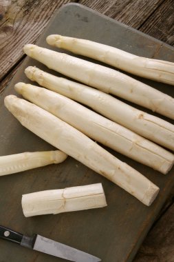 hazırlama taze beyaz kuşkonmaz spears