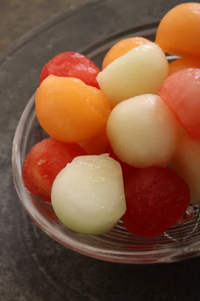 Preparing Fresh Melon Pieces — Stock Photo, Image