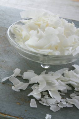 rendelenmiş hindistan cevizi dilimleri kurutulmuş