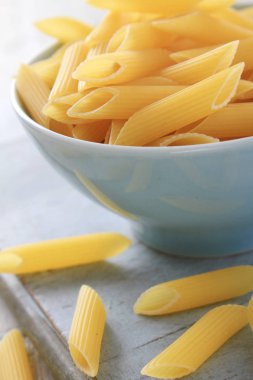 taze çiğ penne makarna