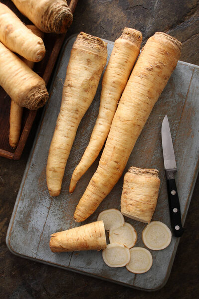 preparing racine root parsley