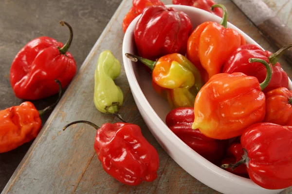 Hoade Chilipeppar Bordet — Stockfoto