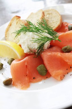 kaplama sağlıklı füme somon meze