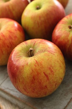 taze sağlıklı elma hazırlanıyor