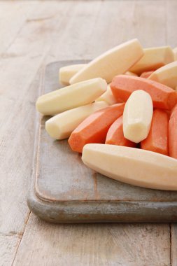 taze sağlıklı havuç hazırlanıyor