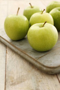 taze sağlıklı elma hazırlanıyor