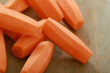 taze sağlıklı havuç hazırlanıyor