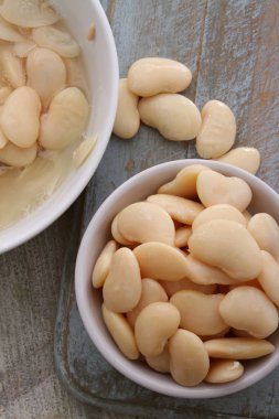 butterbeans beyaz tabak içinde yıkanmış