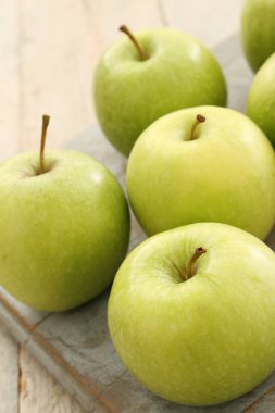 taze sağlıklı elma hazırlanıyor